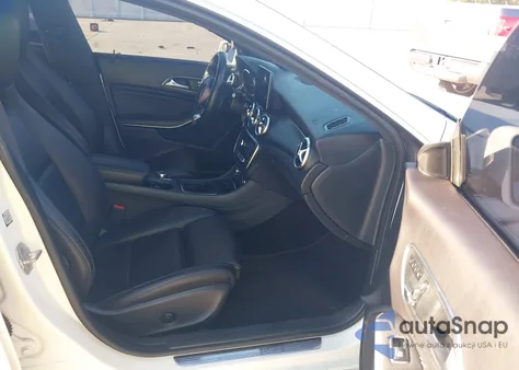 2018 Mercedes-Benz Cla 250 4Matic z USA, uszkodzony, nr VIN WDDSJ4GB2JN604163